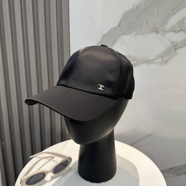 New Chanel high-end baseball cap, classic baseball cap style, suitable for a va