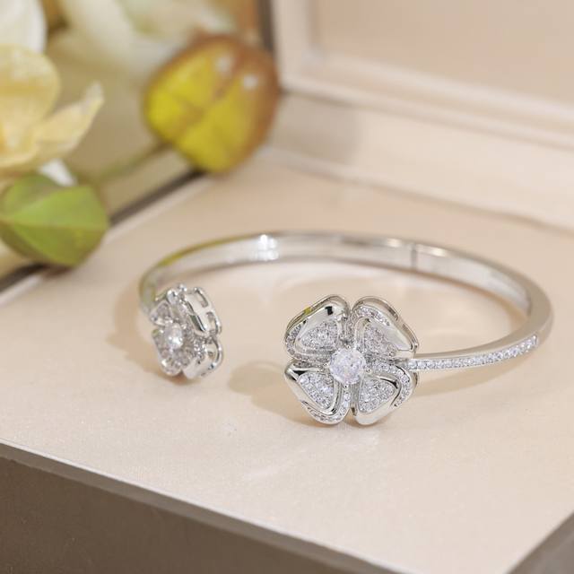 宝格丽 Bvlgari宝格丽 手镯Fiorever咏绽系列 高端定制火爆专柜镶钻花手镯进口亚金材质奢侈美丽晚宴必备高尚大气 DDD