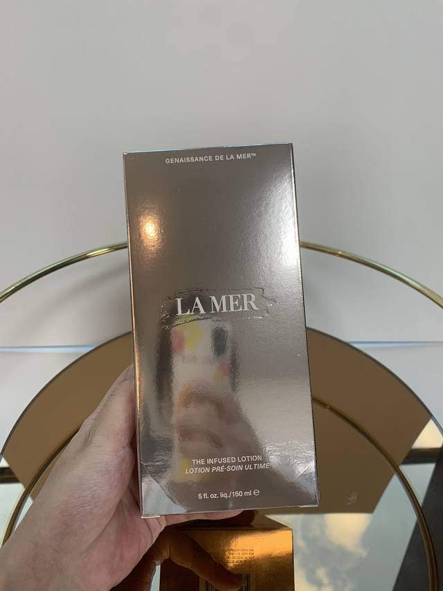 通 对版对味，市面最高版本，私模，明通市场认可版本海蓝之谜鎏金焕颜精华水明通版150Ml！最高端的鎏金系列，贵妇级别的抗老精华，属于水乳二合一的精华水，使用前先