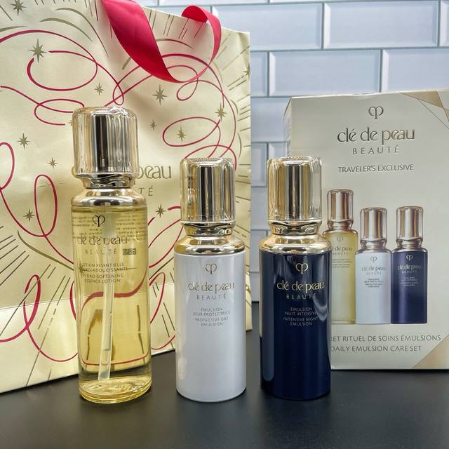 通 Cpb水乳三件套25版明通版 水滋润型170Ml 乳液日间125Ml 乳液夜间125Ml 细节全对版 味道对香 市面最高版本 非流通普货 正品质量直供 支持