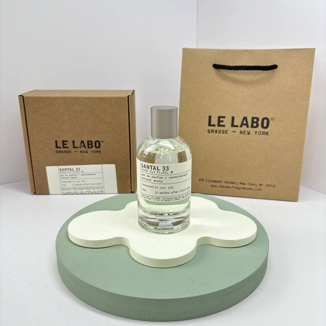 原单品质 Le Labo实验室必须入手的33号 实验室33 檀木 段位品极味高 前调：香檀木 皮革 雪松 小豆蔻 中调：罗紫兰 纸莎草 后调琥：珀 鸢尾花。 容