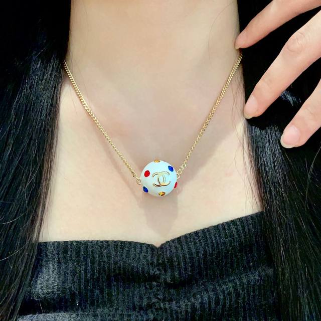 Chanel香奈儿 中古 字母项链小香家的款式真心无需多介绍每一款都超好看，精致大方，非常显气质