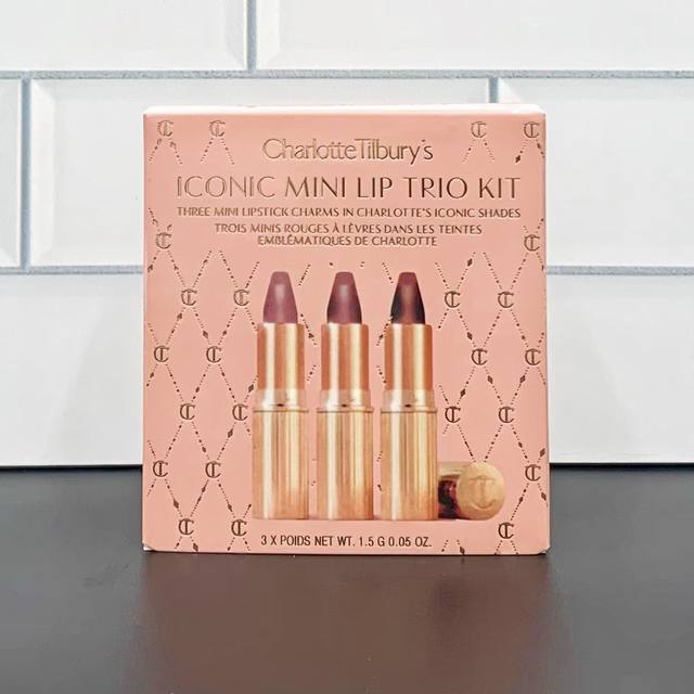 高品质 110 Ct口红中样三件套！ 内含：1.5G*3。色号：Walk Of Shame#，pillowtalk#，Supermodel#。 独家私模，细节全