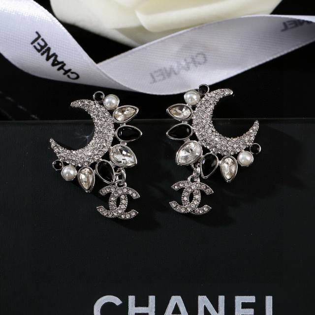 小香奈儿 新品耳环 太好看了！新款耳环必备装饰美物 名媛气质、高雅配饰、原版一致黄铜材质