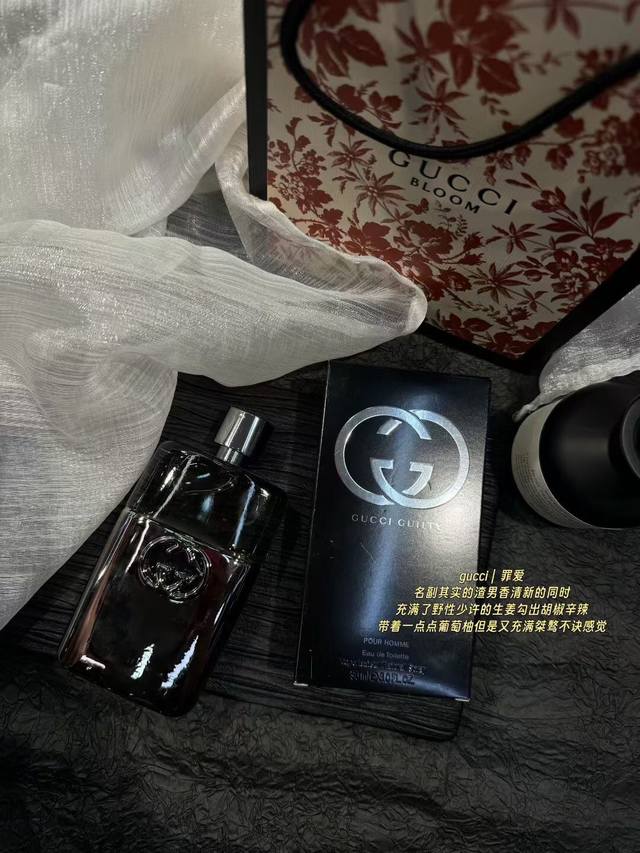 原单品质 Gucci罪爱男士香水 Gucci的这款男士香水，是我很久之前就过目不忘的一款香水 低调奢华的一个淡雅黑色外观 配上淡紫色的香水 整个给人的感觉就是沉