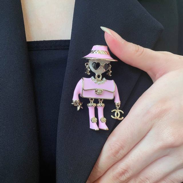 香奈儿卡通胸针