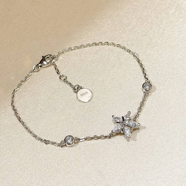 A7006 小香风 新款 五角星 满天星 手链 套装 高端定制925纯银镀金 百搭款 精致！八心八箭高碳钻，实物很漂亮。看一下侧面厚度，分量足足。看细节 真金质