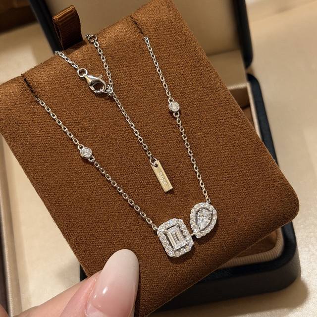 A7002 梅西卡 新款 方钻 水滴 项链 秋冬脖子点缀神奇 Blingbling 优雅气质高贵 精选优质S925纯银材质 不褪色不过敏 主钻5A高碳钻 铂金色