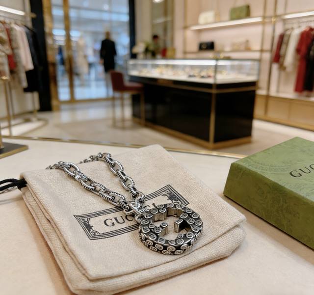 古驰项链最新款链条档次更高明星同款Anger Forest系列双G古驰项链 链长60厘米可改长度 细节对版做旧处理 非市面亮面版型 这款一直在出 古驰里面热卖款