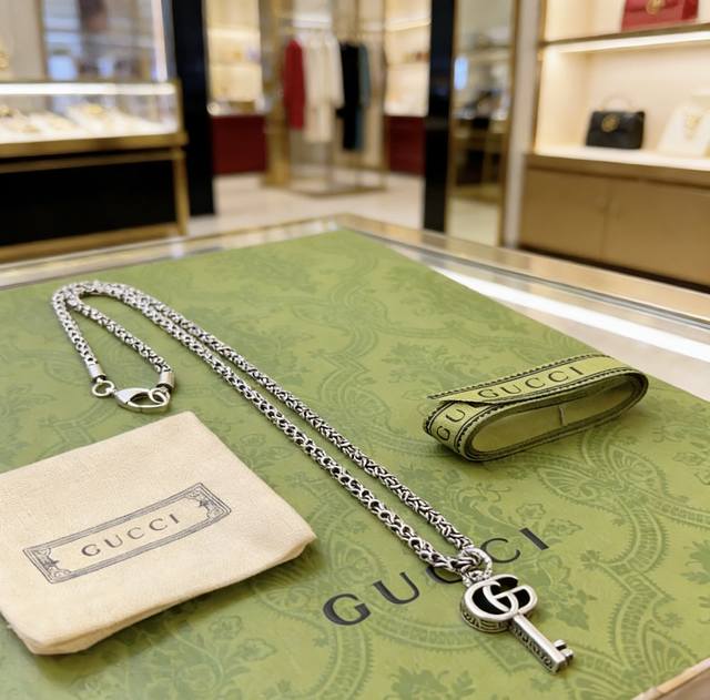 古驰项链最新款链条档次更高明星同款Anger Forest系列双G经典款古驰项链系列项链 细节对版做旧处理 非市面亮面版型 这款一直在出 古驰里面热卖款 非常好