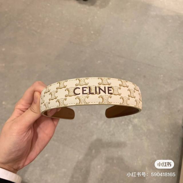 Celine 赛琳发捆 一直是简约时尚界的标杆大胆的设计 百看不厌搭配起来更Fashion