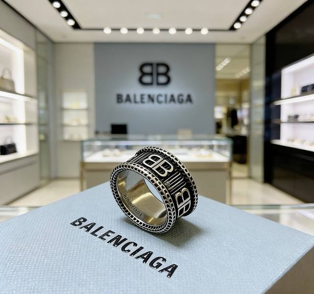 爆款原单货 新品 巴黎世家戒指 Balenciaga戒指专柜一致巴黎世家戒指火爆款出货 设计独特 简单大气 男女都可以佩戴 复古细节复刻 码数美码:7 8 9