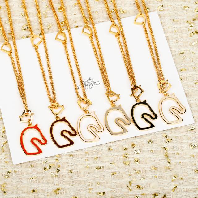 250836 我们出品Zp8000， 量大咨询客Fu！ 马年限定珐琅镂空项链 26年马年最新款Herme*爱马仕最新超火款式，马年点眼Tonnerre系列真的把