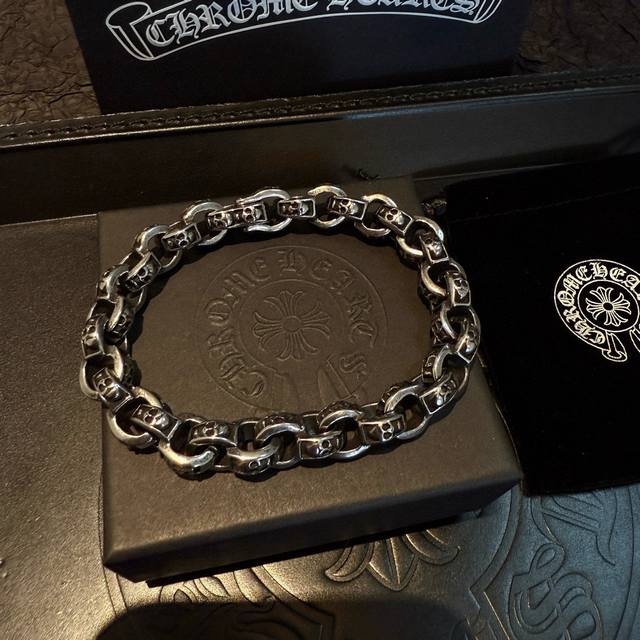专柜品质Chrome Hearts克罗心手链，凹凸造型不同的花纹设计风格 呈现出与众不同 十字架 童军花是克罗心的志 所以更经久不衰 正品打版Chrome He
