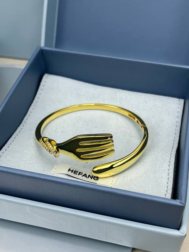 Hefang何方餐具手环。