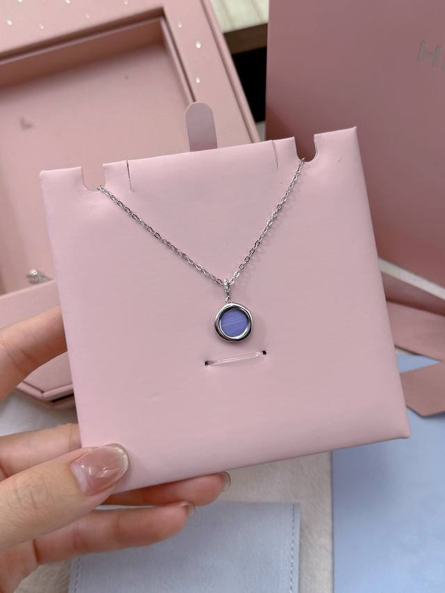 Hefang何方蓝玛瑙印章项链。