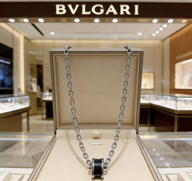 宝格丽项链V金材质 Bvlgari宝格丽 Divas‘ Dream 系列 品相完美，细节无敌，那种独特的色泽完全无可挑剔，再缀以经典指环外形设计，简约之余却又优