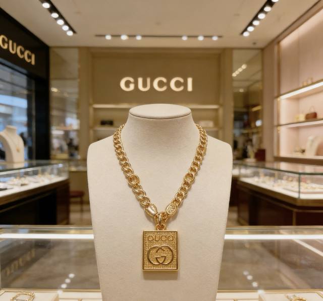 古驰项链最新款链条档次更高明星同款Anger Forest系列双G古驰项链 链长60厘米可改长度 古驰金色项链欧美潮流风 细节对版做旧处理 非市面亮面版型 这款