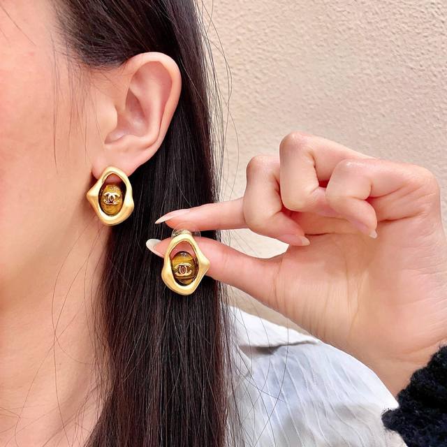 Chanel香奈儿 中古 耳钉小香家的款式真心无需多介绍每一款都超好看，精致大方，非常显气质