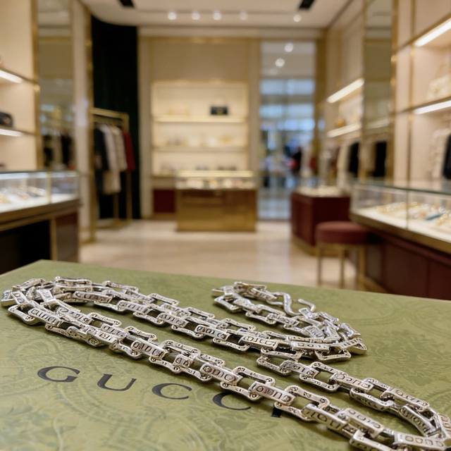 奢华款 古驰项链最新款链条档次更高明星同款。花了一个多月做出来精工细致纯手工打造完美的最新款式 Anger Forest系列双G古驰项链 细节对版做旧处理 非市