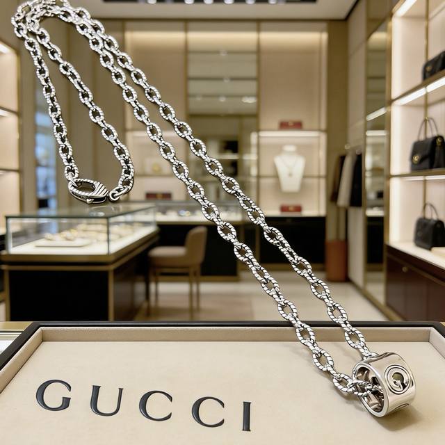 古驰项链最新款麻花链条档次更高明星同款Anger Forest系列双G古驰项链 链长60厘米可改长度 细节对版做旧处理 非市面亮面版型 这款一直在出 古驰里面热