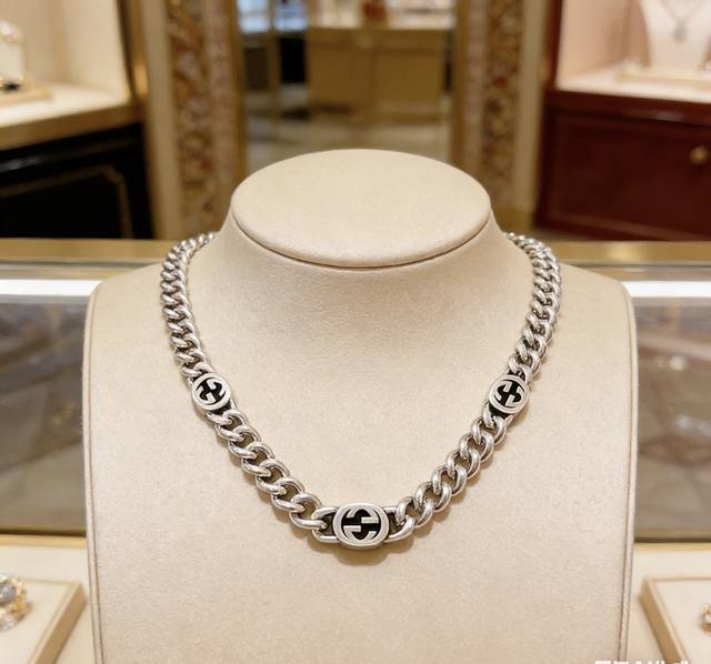 批 古驰项链2026最新款链条档次更高明星同款Anger Forest系列5G新款古驰项链。认准独家细节工艺 链长60厘米可改长度 细节对版做旧处理 非市面亮面