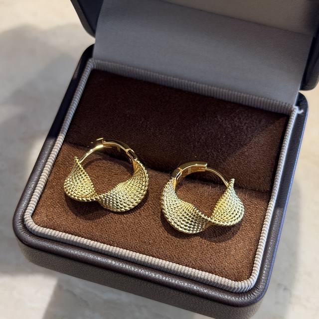 A7298 独立设计师款 中古风系列 新款 穗穗平安 编织 珠珠耳钉 今年最时髦的手工拉丝设计 金属光面镶嵌钻石 气质 时髦 绝对百搭不过时 通体S925纯银镶