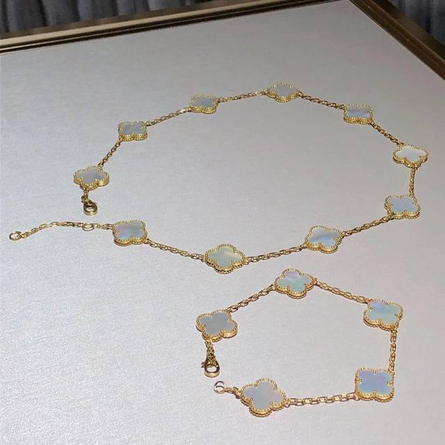 V金材质Vca 10花白贝母四叶草项链