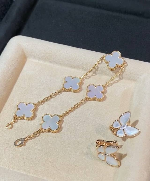 V金材质Vca白贝母四叶草五花手链