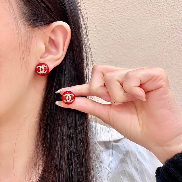 Chanel香奈儿 中古 耳钉小香家的款式真心无需多介绍每一款都超好看，精致大方，非常显气质