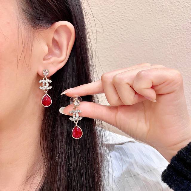 Chanel香奈儿 中古 耳钉小香家的款式真心无需多介绍每一款都超好看，精致大方，非常显气质