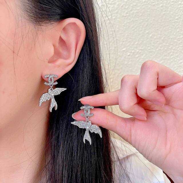 Chanel香奈儿 中古 耳钉小香家的款式真心无需多介绍每一款都超好看，精致大方，非常显气质