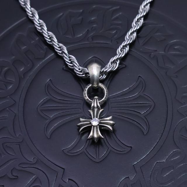 克罗心项链，麻花链帅爆了克罗心项链 造型不同的花纹设计风格 呈现出与众不同 十字架 童军花是克罗心的标志所以更经久不衰 正品打版Chrome Hearts克罗心