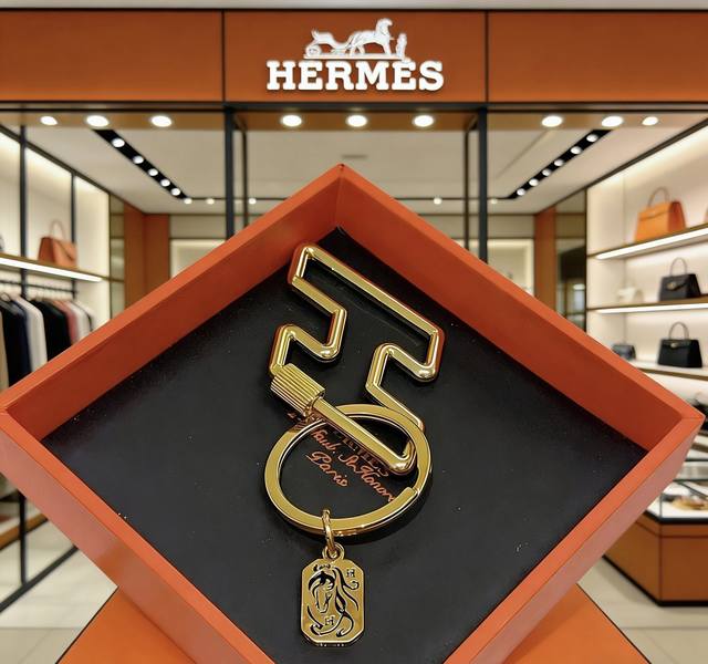 马年新品新款Hermes爱马仕钥匙扣钥匙扣加厚版 铂金版。高级精工版 众多网红同款 爱马仕挂饰钥匙扣太考验师傅的手艺了 要确保每个细节都到位不简单 高端定制 男