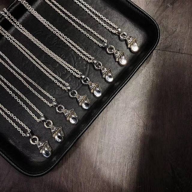 现秒货发克罗心石滚舌头项链