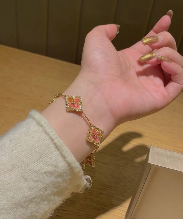 V金材质对版精工布契拉提粉贝母手链