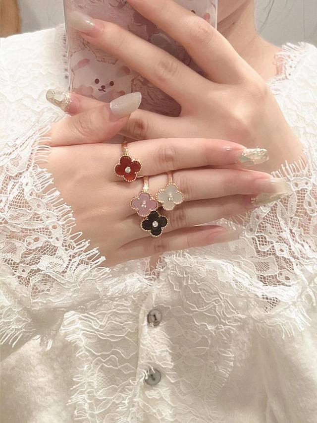 V金镀咪金 高级珠宝Vca梵克雅宝定制 经典 四叶草戒指 系列 今年大热门款花型正，圆润饱满，高端Z批一致。单戴秀气，叠戴时尚精湛 保色持久 不过敏不褪色 67