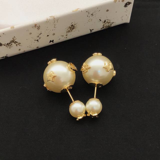 编号Ded0204 Dio*最新款星星蜜蜂四叶草耳钉 一致Z批黄铜材质