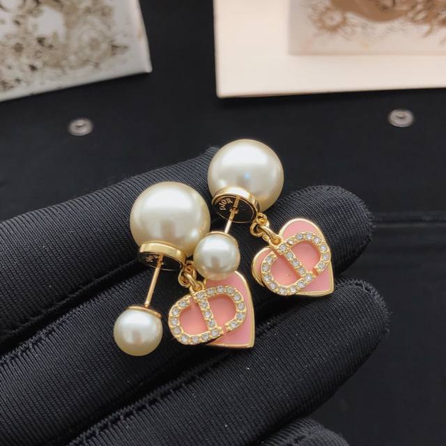 编号Ded0712 Dio*最新款粉色爱心耳钉 一致Z批黄铜材质