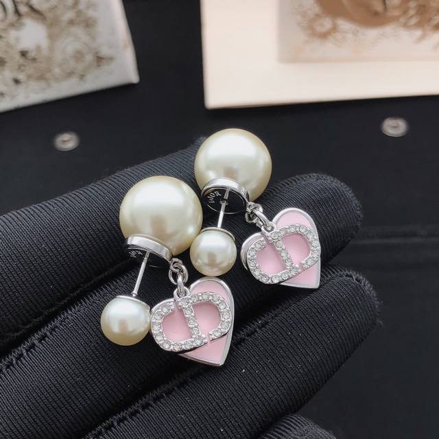 编号Ded0711 Dio*最新款粉色爱心耳钉 一致Z批黄铜材质