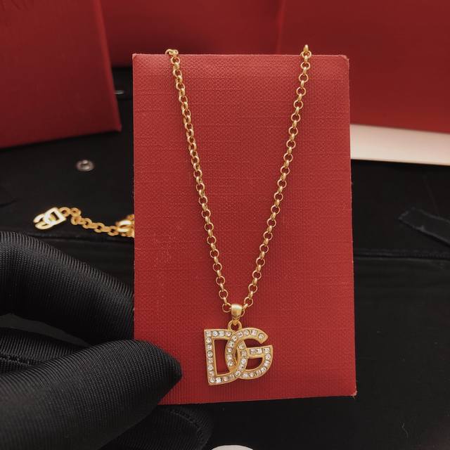 编号Dgxl0032 Dg*最新款方钻项链 一致Z批黄铜材质