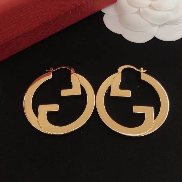 编号Ged0155中号4Cm Gucc*最新款圆形光面耳勾 一致Z批黄铜材质