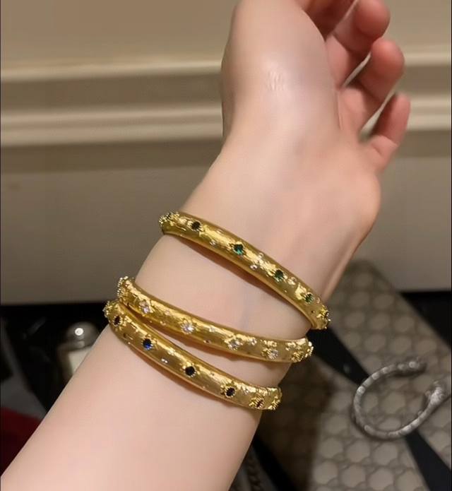 布契拉提 Buccellati 意大利高级珠宝品牌 复古宫廷风带钻拉丝手镯 亚金材质 18K厚金电镀 高品质 布契拉提手镯