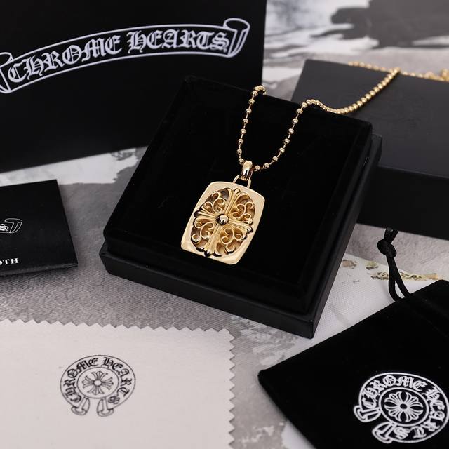 Chrome Hearts 雪梨同款十字架项链 无敌百搭的一款项链 上身超赞！！男女同款轻松驾驭 最正的十字架版本 925银镀22K金 多层真空电镀 镶嵌也非常