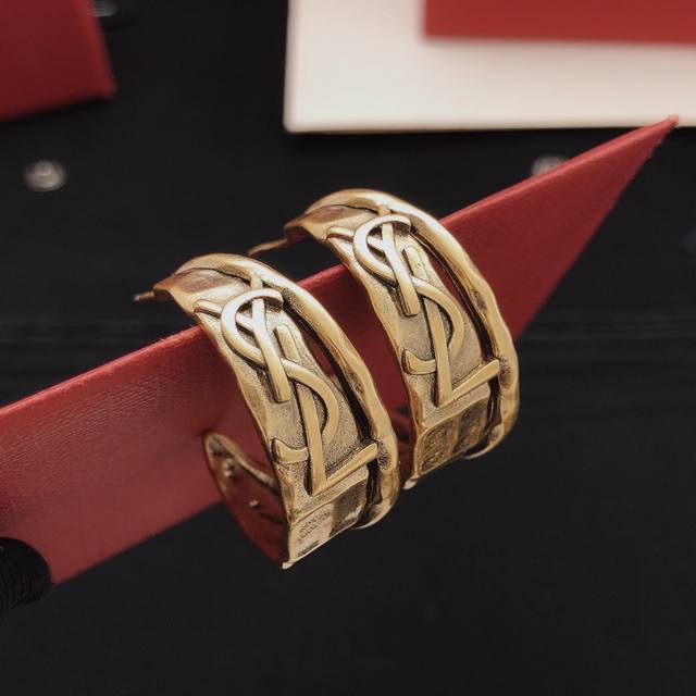 编号Yed0100 Yvessaintlauren*最新款月亮圆形金色耳环 一致Z批黄铜材质