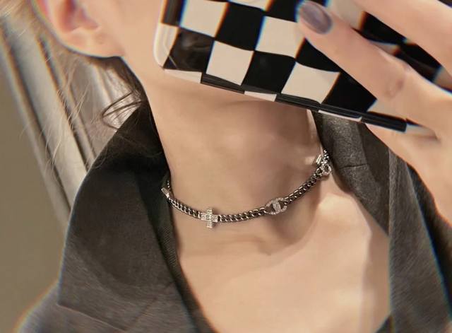 佩戴图 编号Xxl0152 Ch Nel 22批名媛黑色项链富家千金日常四叶草5字