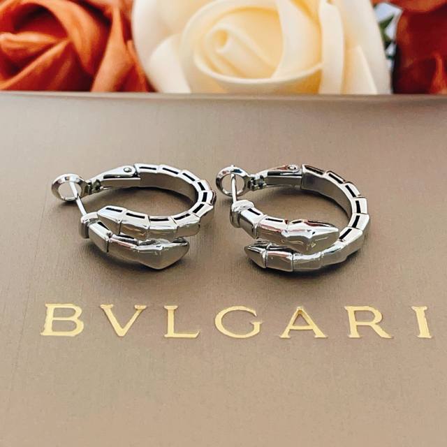 Bvlgari最新款银色蛇头耳钉 一致Z批黄铜材质，非常的上镜设计很特别值得入手高级手工坊系列