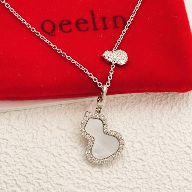 Qeelin 最新款白色镶钻葫芦银色项链 一致Z批黄铜材质，非常的上镜设计很特别值得入手高级手工坊系列
