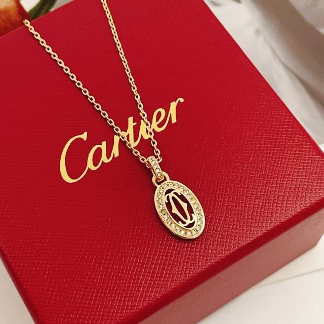 Cartie*最新款卡地亚玫瑰金镶钻戒指项链 一致Z批黄铜材质，非常的上镜设计很特别值得入手高级手工坊系列