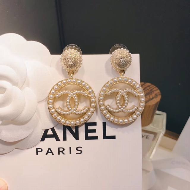 编号Xed0509 质感厚实大圆圆米珠Cc耳环